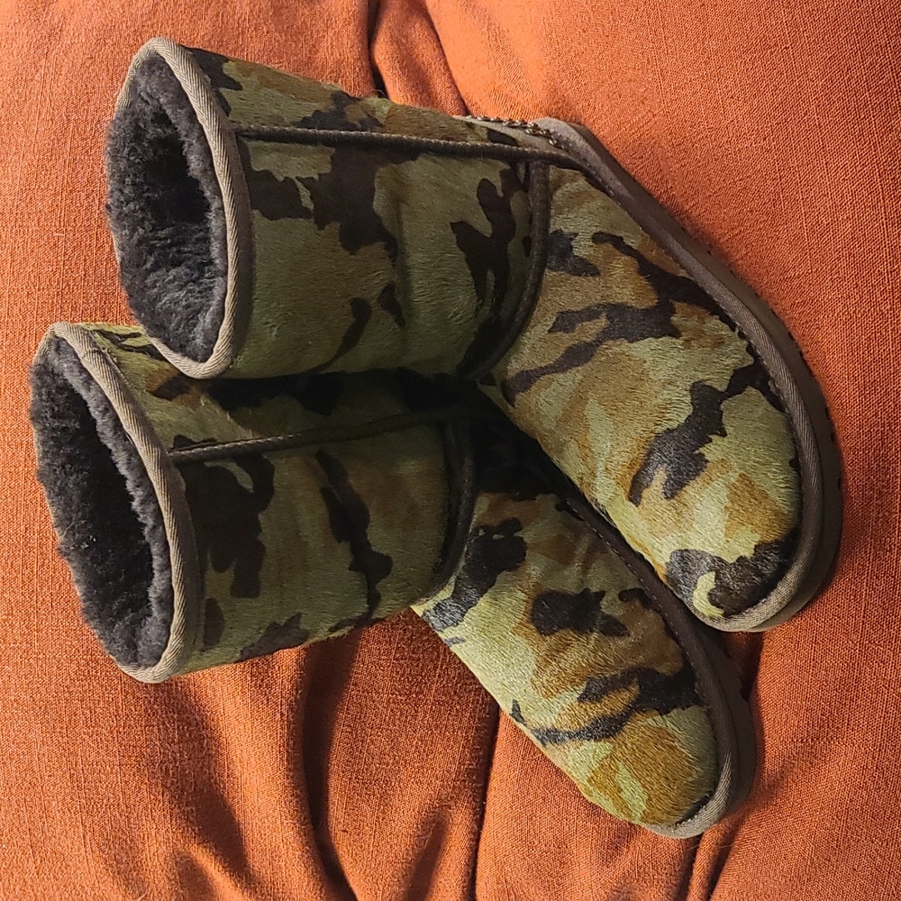 Camo hair on hide uggs